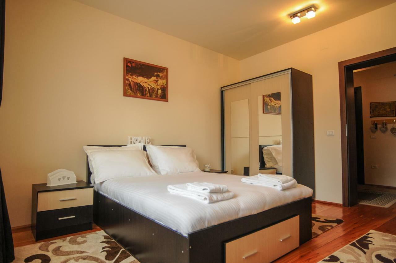 Apartamento Casa Di Luca Braşov Exterior foto